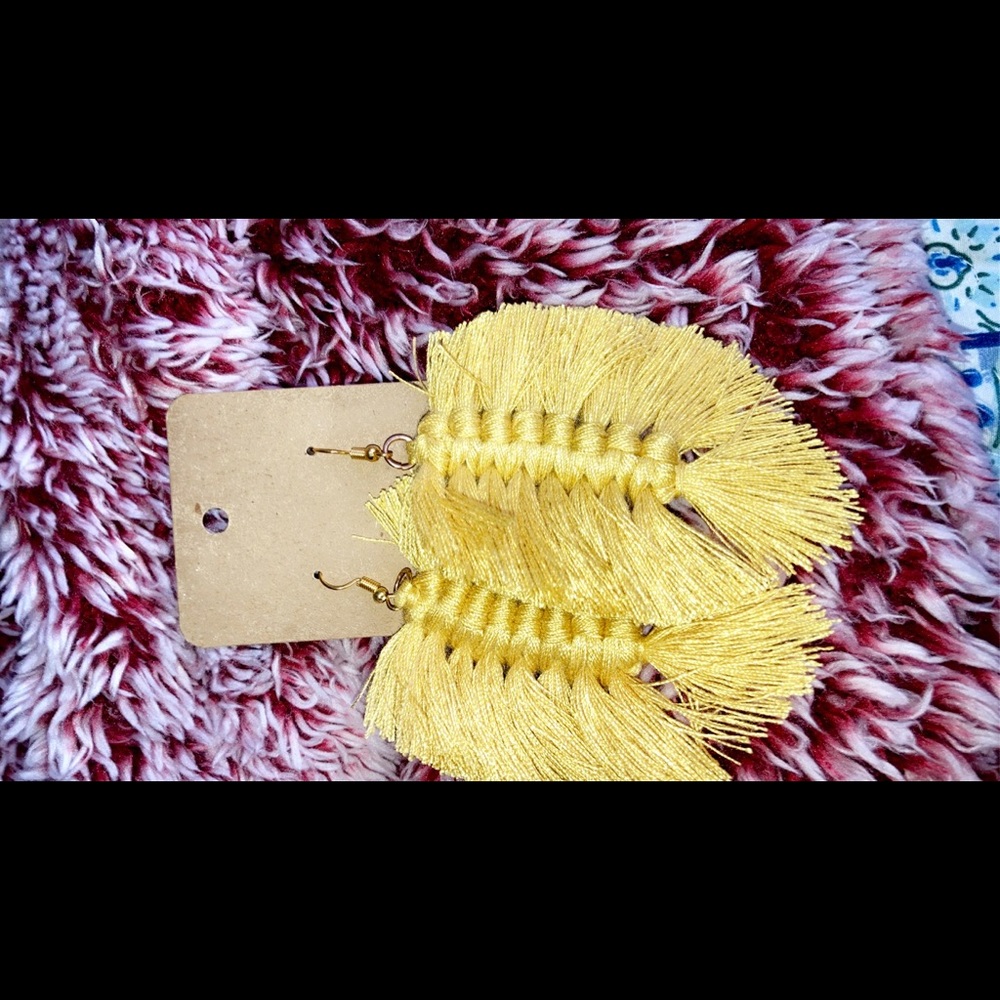 Mustard colored earrings. NEVER WORN !